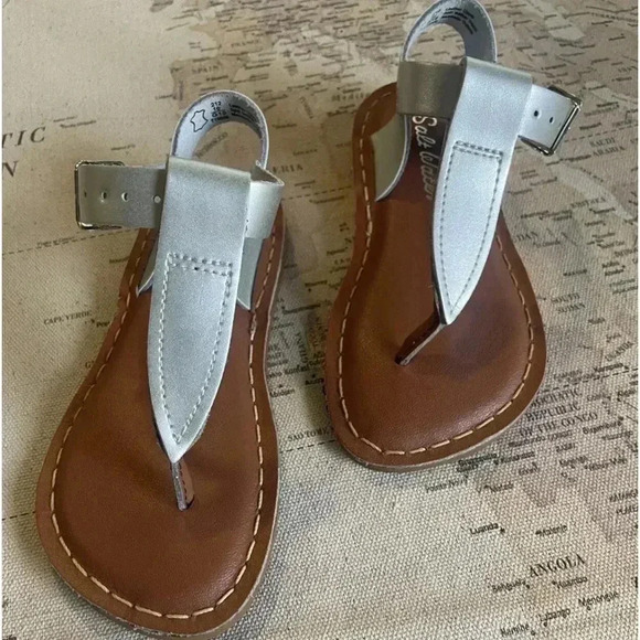 Saltwater T-Strap Sandals Size 10
Silver NWOB - Picture 2 of 5